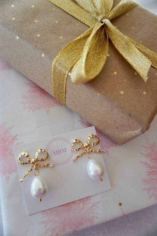 Betsy Bow Pearl Drop