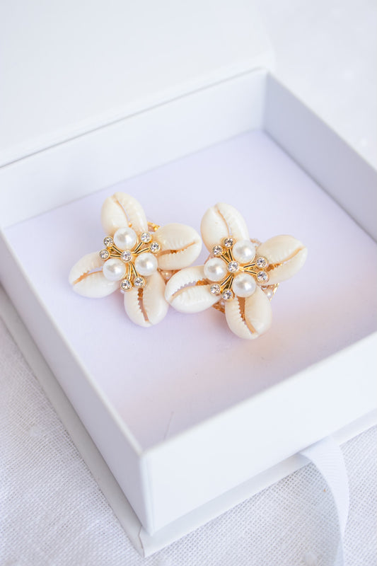 Seashell stud | one of a kind