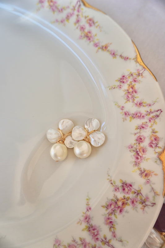 Lola White Clover Leaf