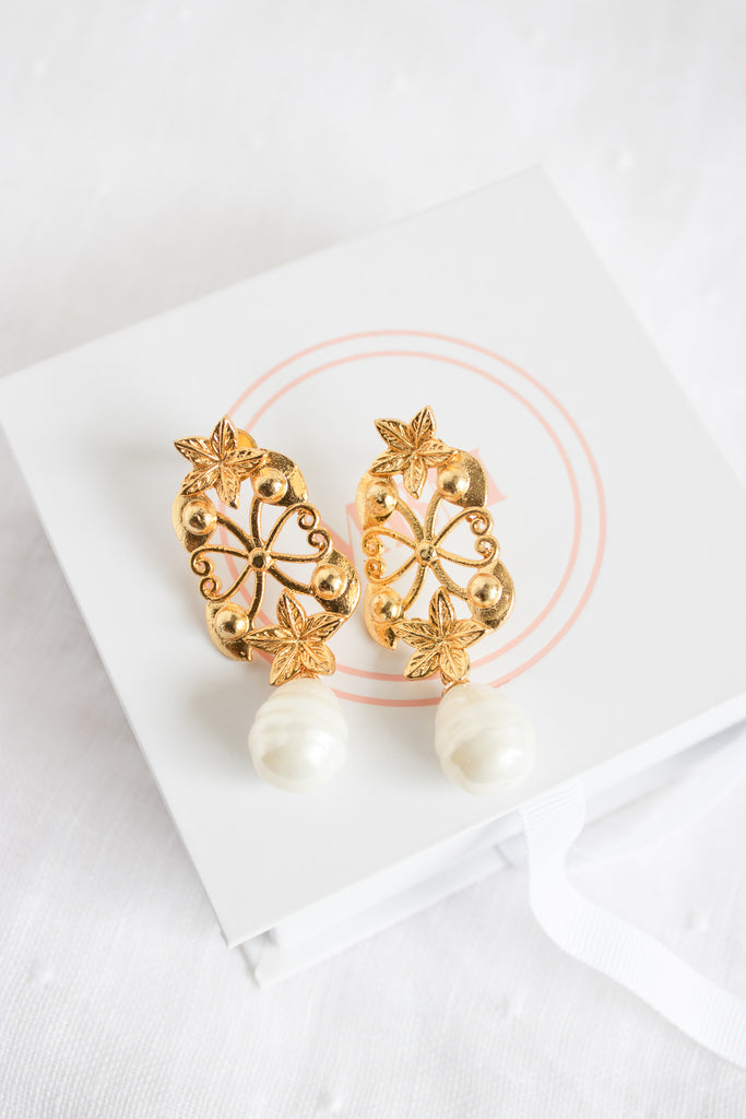 Golden designs with pearl drops