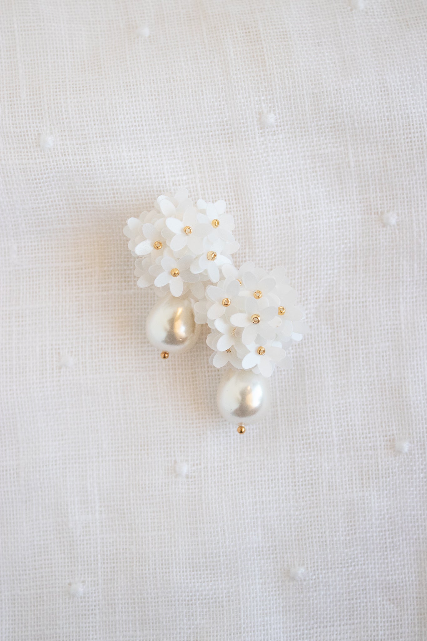 Magnolia Pearl Drop • White