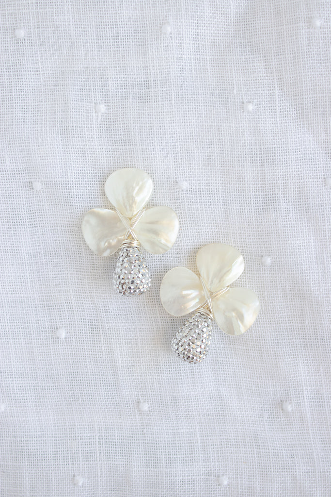 silver teardrop clover leaf